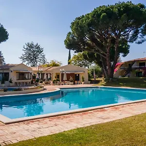 https://gorgeous-2bdr-apartment-w-patio-pool-by-lovelystay.hotelaalgarve.com